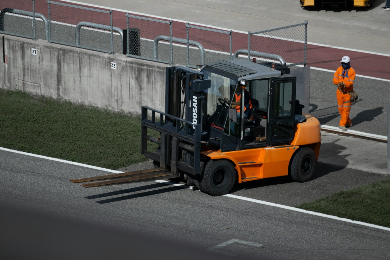 7 Things to Consider Before You Buy a Fork Truck